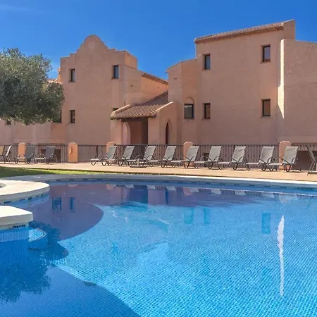 Apartment Semiramis 7 *